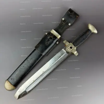 Rotes Kreuz, Hauer, Knochensäge, Dolch 16